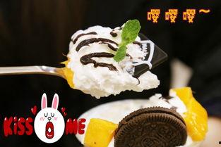 芒果草莓蛋糕装饰网红店,网红店里的甜蜜诱惑，视觉与味蕾的双重盛宴