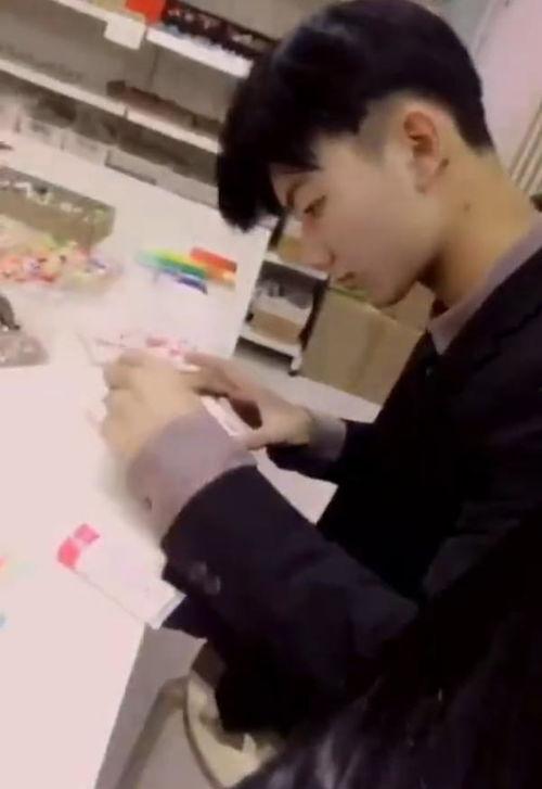 网红付守东图片,镜头下的生活态度与时尚风采